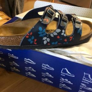 NEW Birkenstock Size 8 (39)